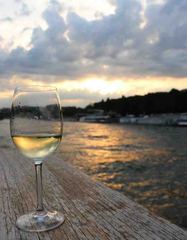 Le vin blanc augmente-t-il la tension?
